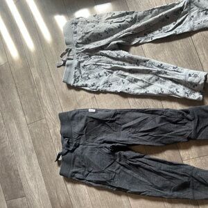 GAP Gray and Black Sweatpants & Joggers Relaxed Fit